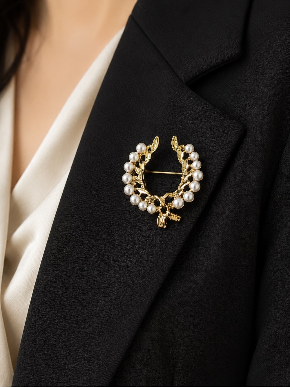 Vintage Style Faux Pearl Wreath Brooch Gold Tone Pin Classic